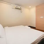 X Go Inn Silom Road -Bts Saint Louis