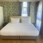 V20 Boutique Jacuzzi Hotel