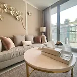 Luxury Modern Best Location Nana Asoke 65Sqm 2 Bed 2 Bathroom Sleeps 4