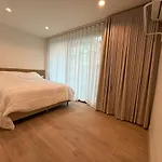 2 Bed & 2 Bath Suite, 3Rd Floor