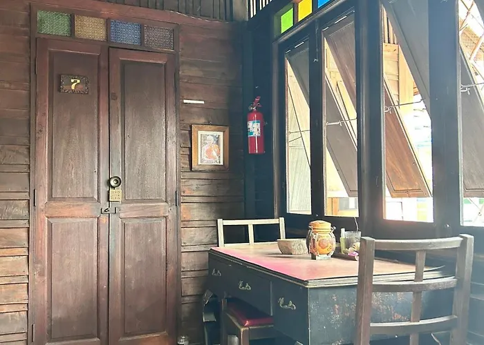 Chest\'S Place