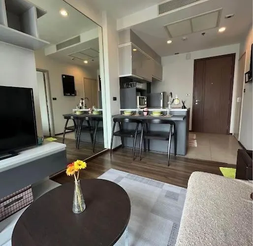 Luxurious Upscale Downtown Apartment