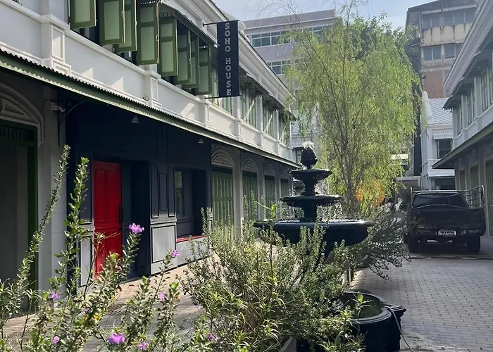 6 Bedroom House In Heart Of Chinatown