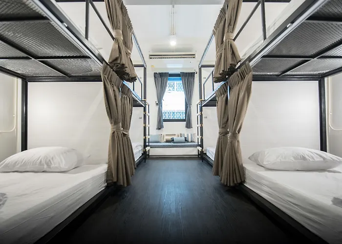 Moon House Hostel - Adults Only
