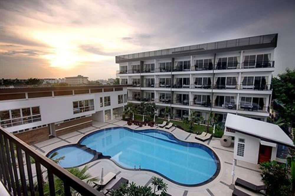 Hotell Bs Premier Airport 3*