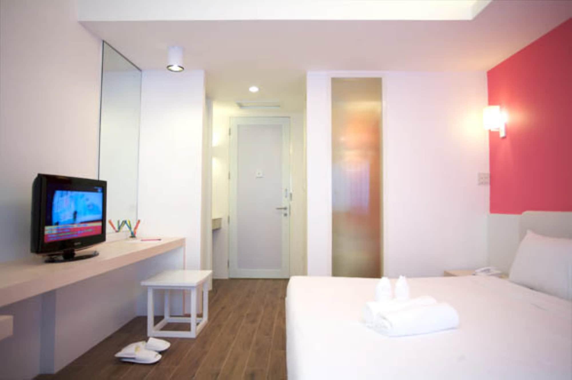 Budacco The Living Place Hotell 3*