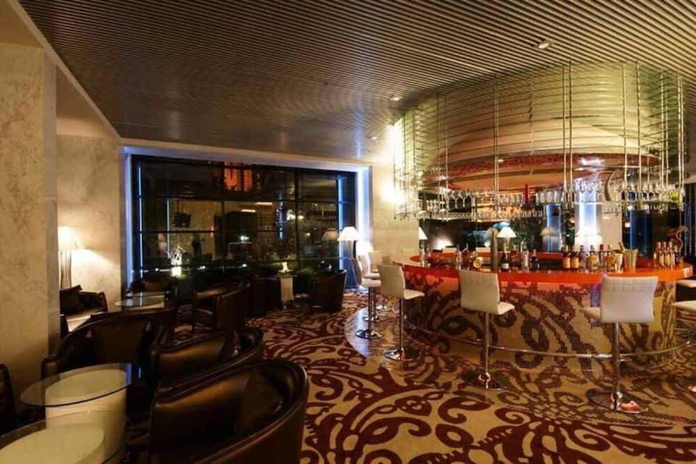 Aetas Hotel 5*