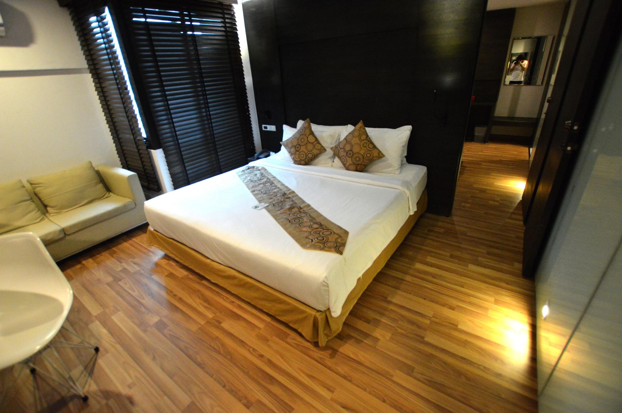 I Silom 4*