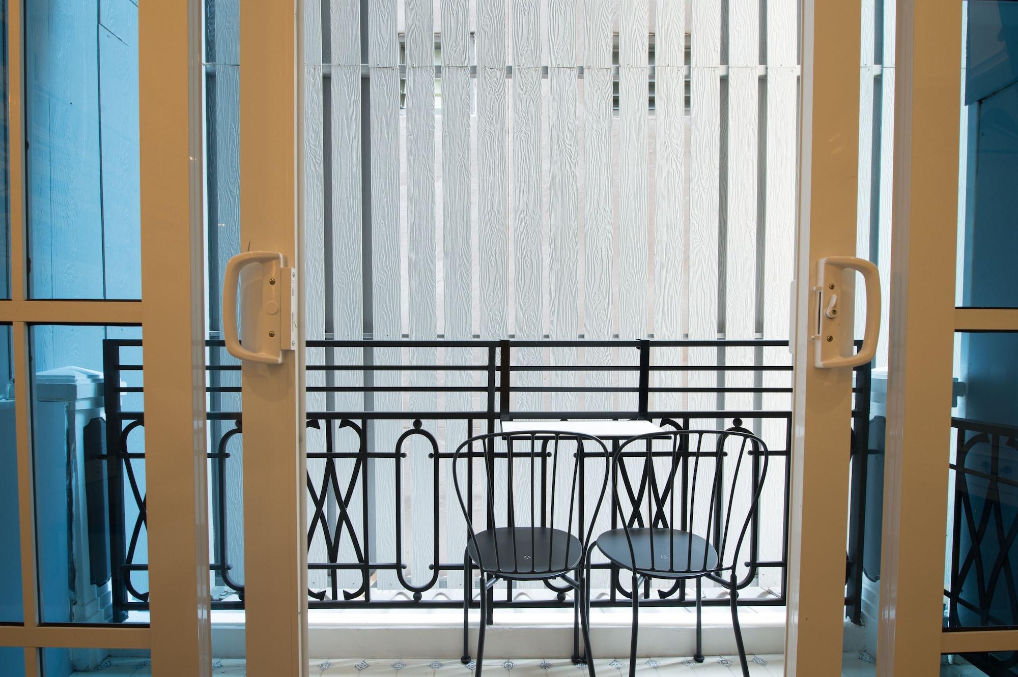 Khách sạn White Ivory 3*