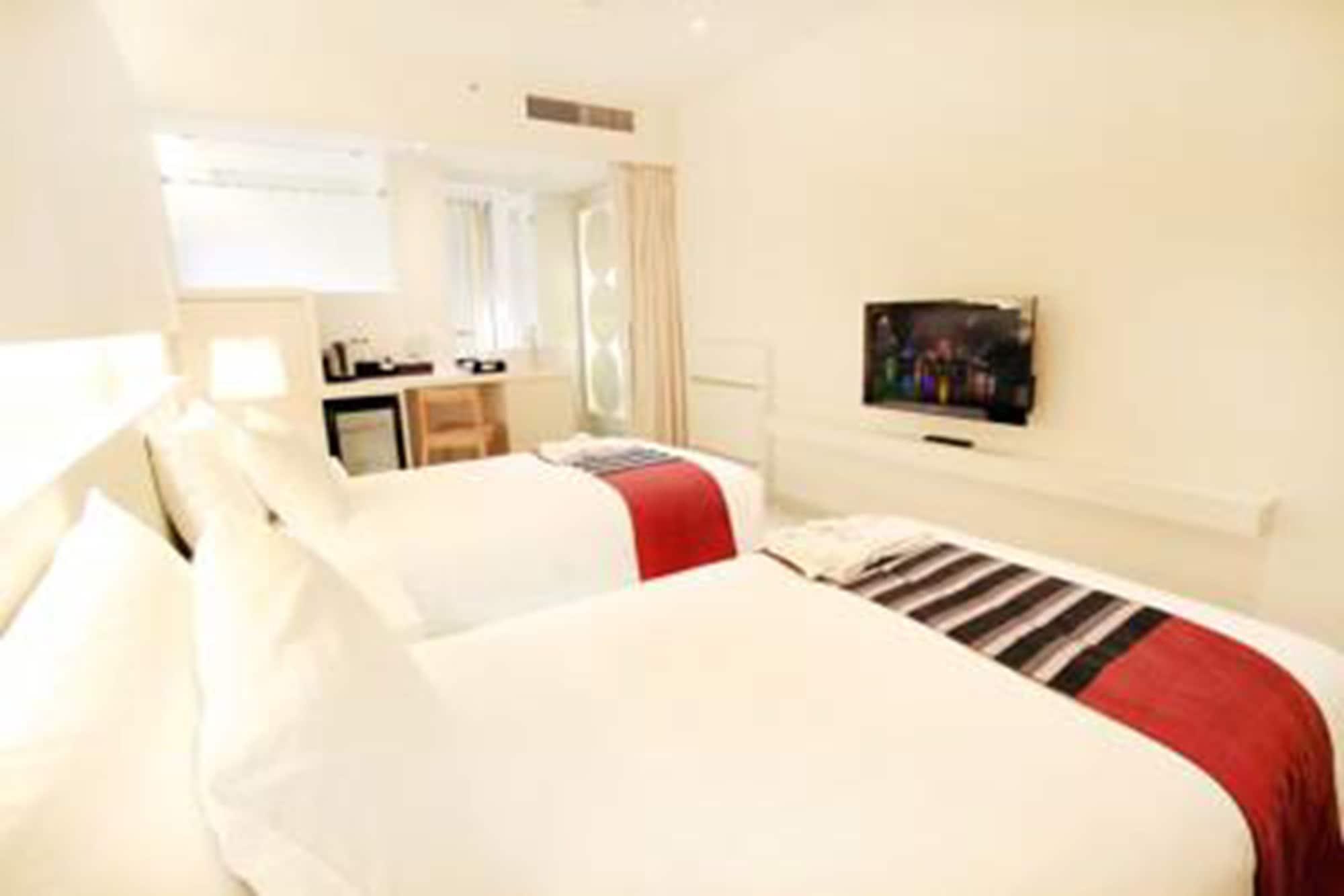 Hiptique Sukhumvit 13 Hotel