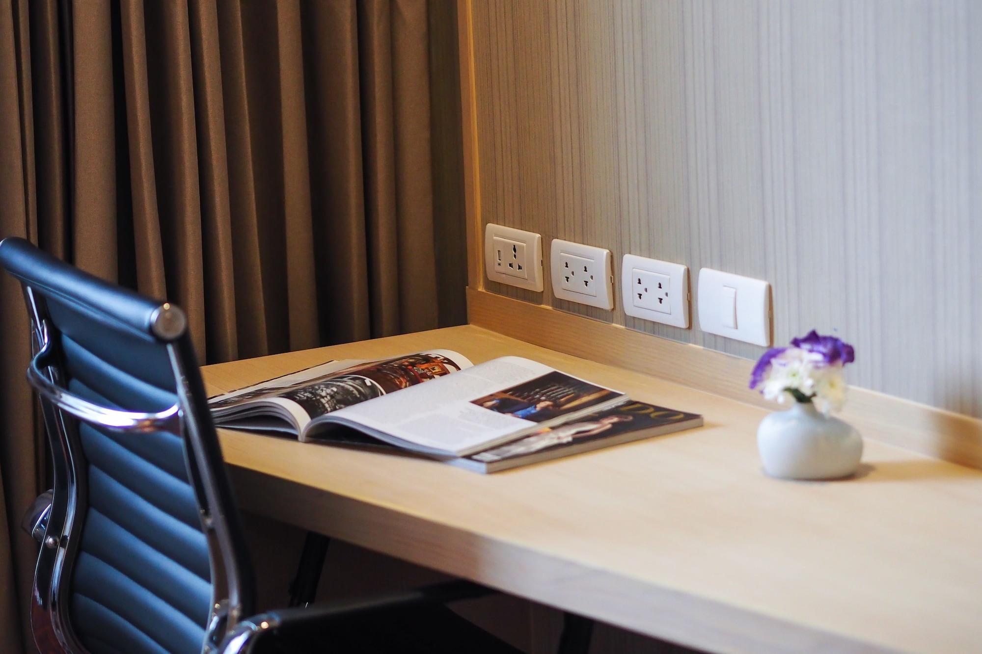 Eleven Sukhumvit 11 Hotel 4*