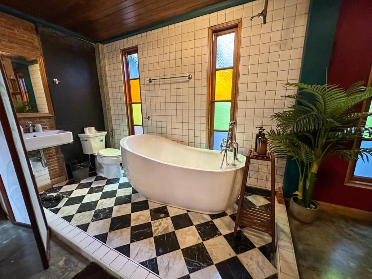Casa de hóspedes T-house Bkk 2floors Near Bts With Swimming Pool And Free Wifi Bangkok