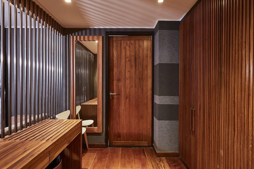 Hotel Luxx Langsuan - Sha