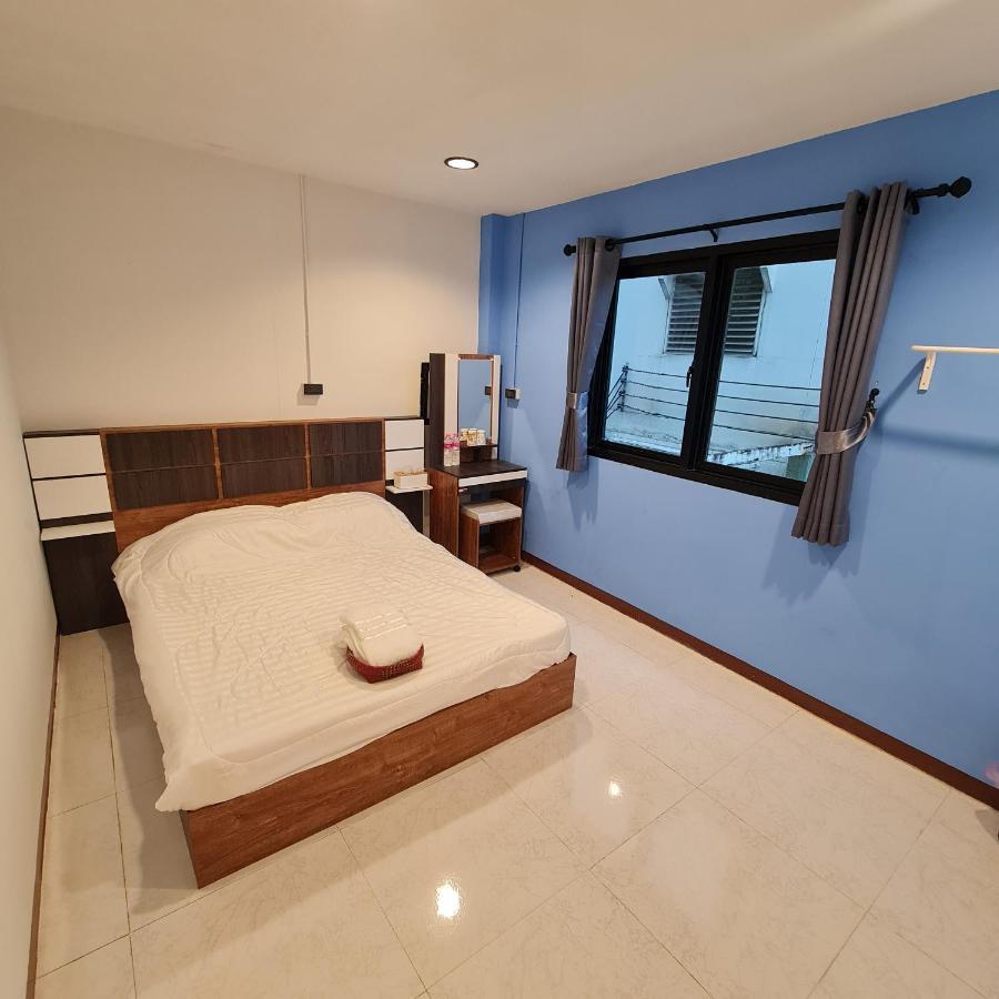 Noc House Hostal *