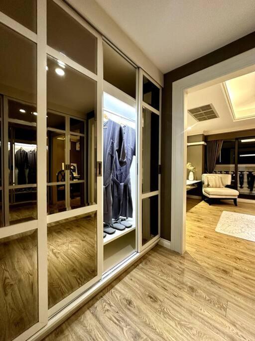 View, Big Apartment, Great Location * Bangkok