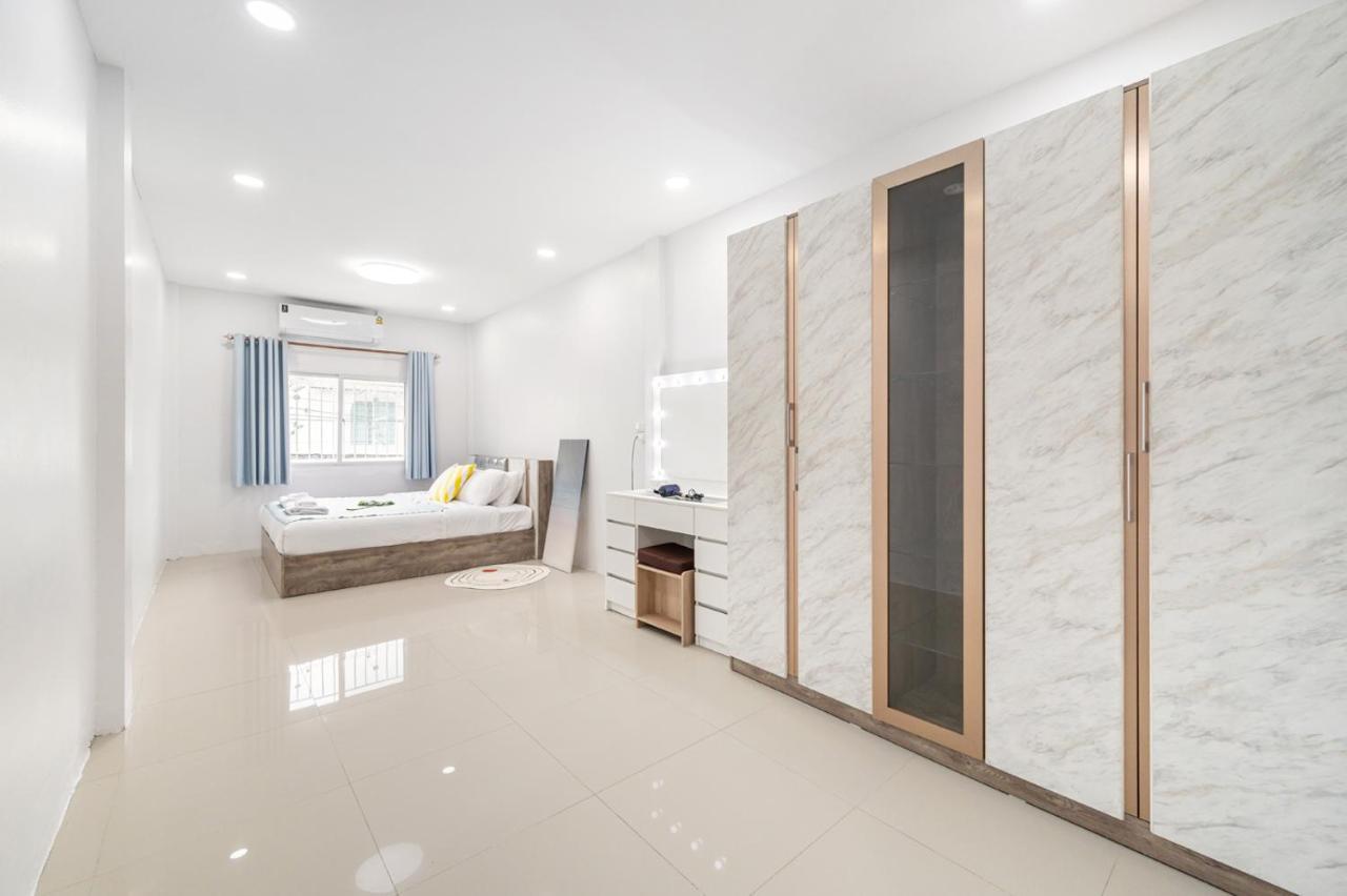 Miq Hk111-4br Ratchada-huaykwang 14pax * Bangkok