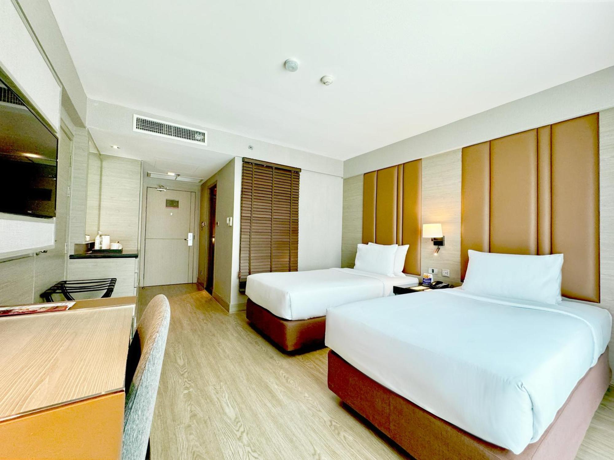 Ramada By Wyndham Sukhumvit 11 4*