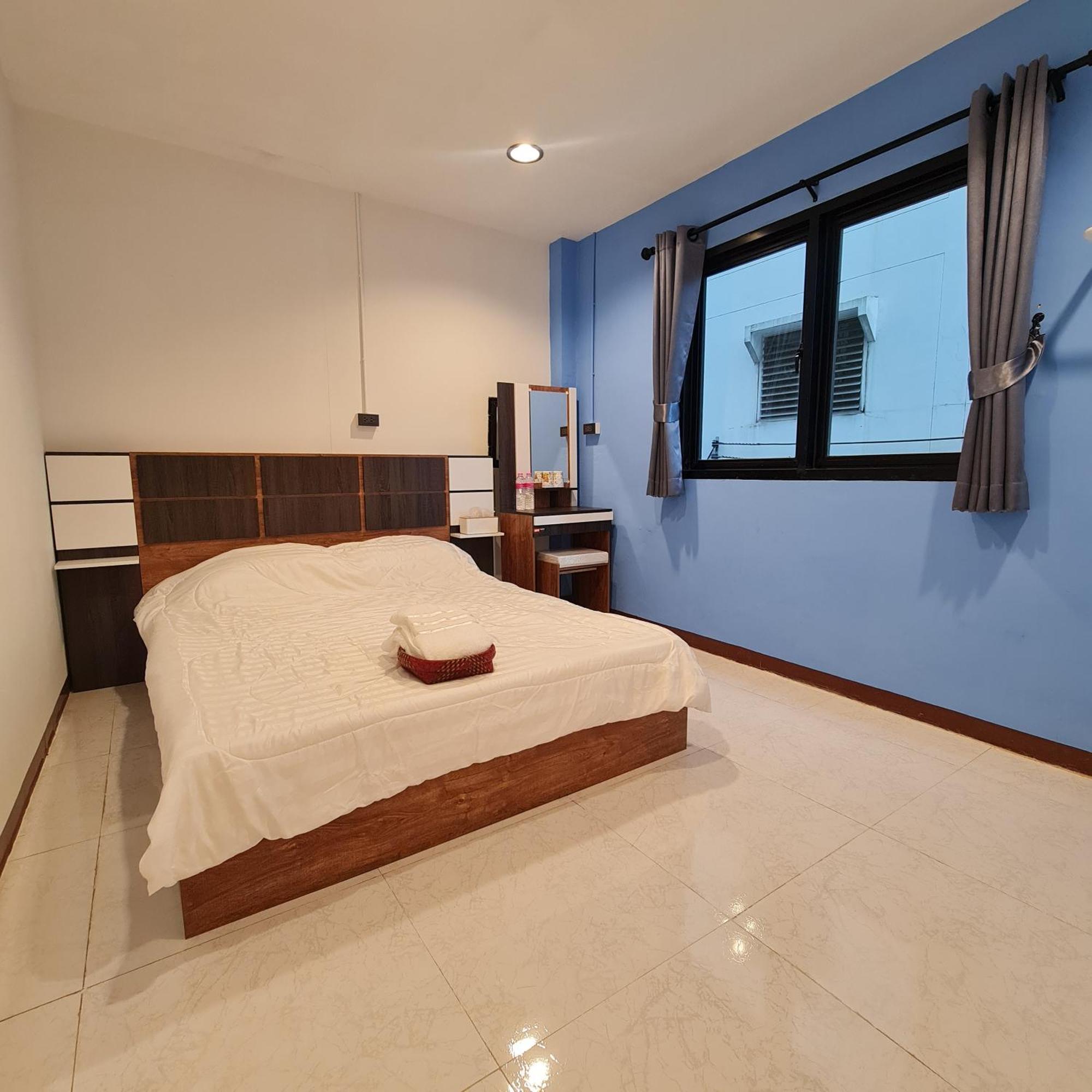 Noc House Hostal *