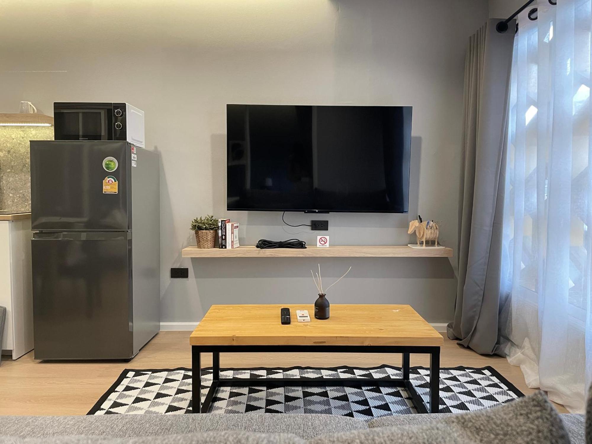 2nd Fl. 2br In Old Town With Rooftop View Apartemen
