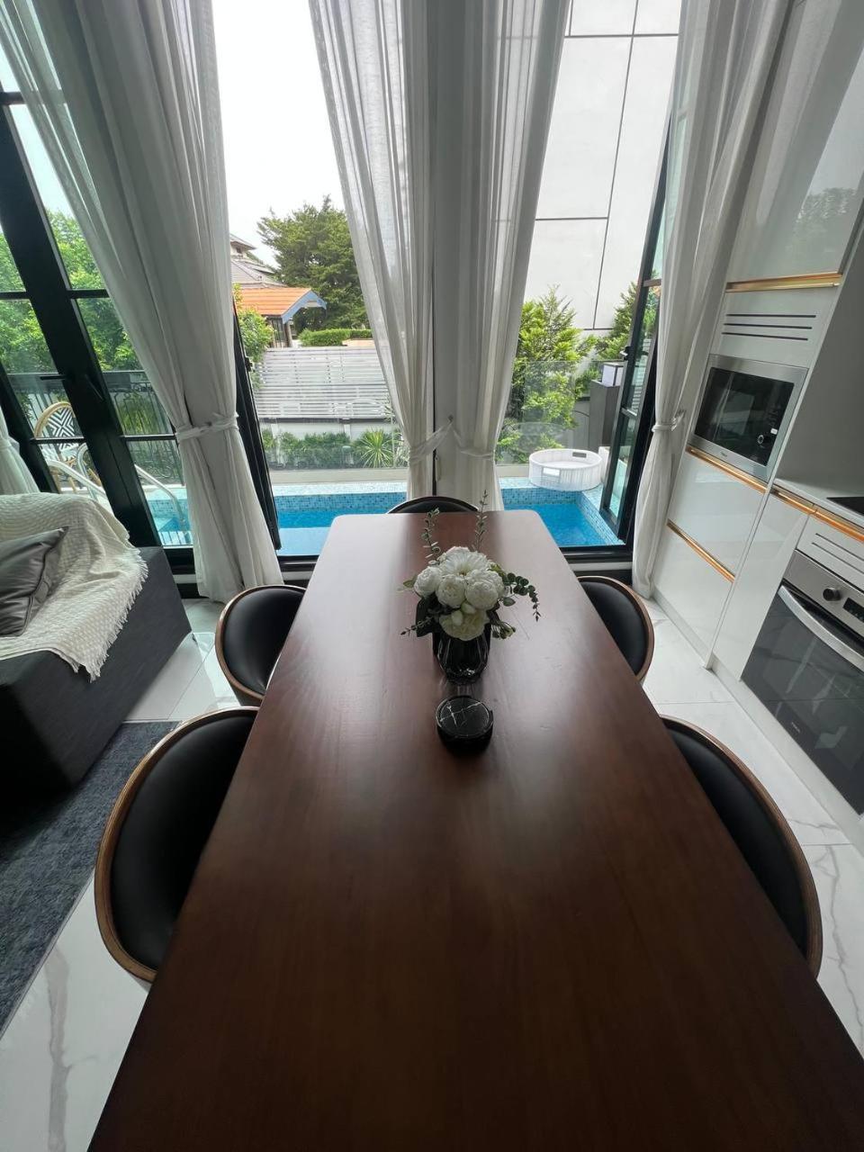 Luxury Pool 5br 12pax With Private Lift In Ekkamai Biệt thự Bangkok