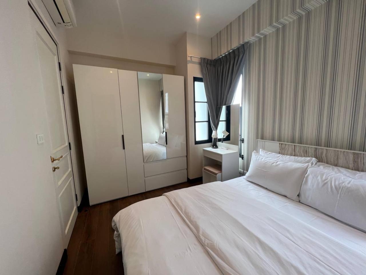 Biệt thự Luxury Pool 5br 12pax With Private Lift In Ekkamai