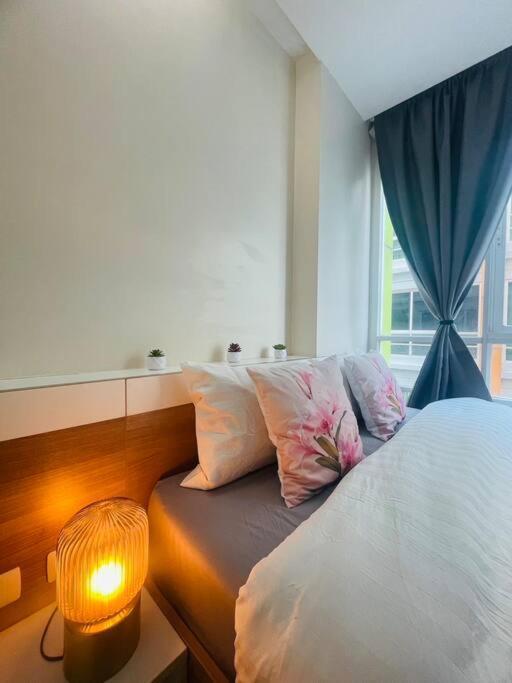 Cozy At Huai Khwang Close To Mrt Apartment Bangkok