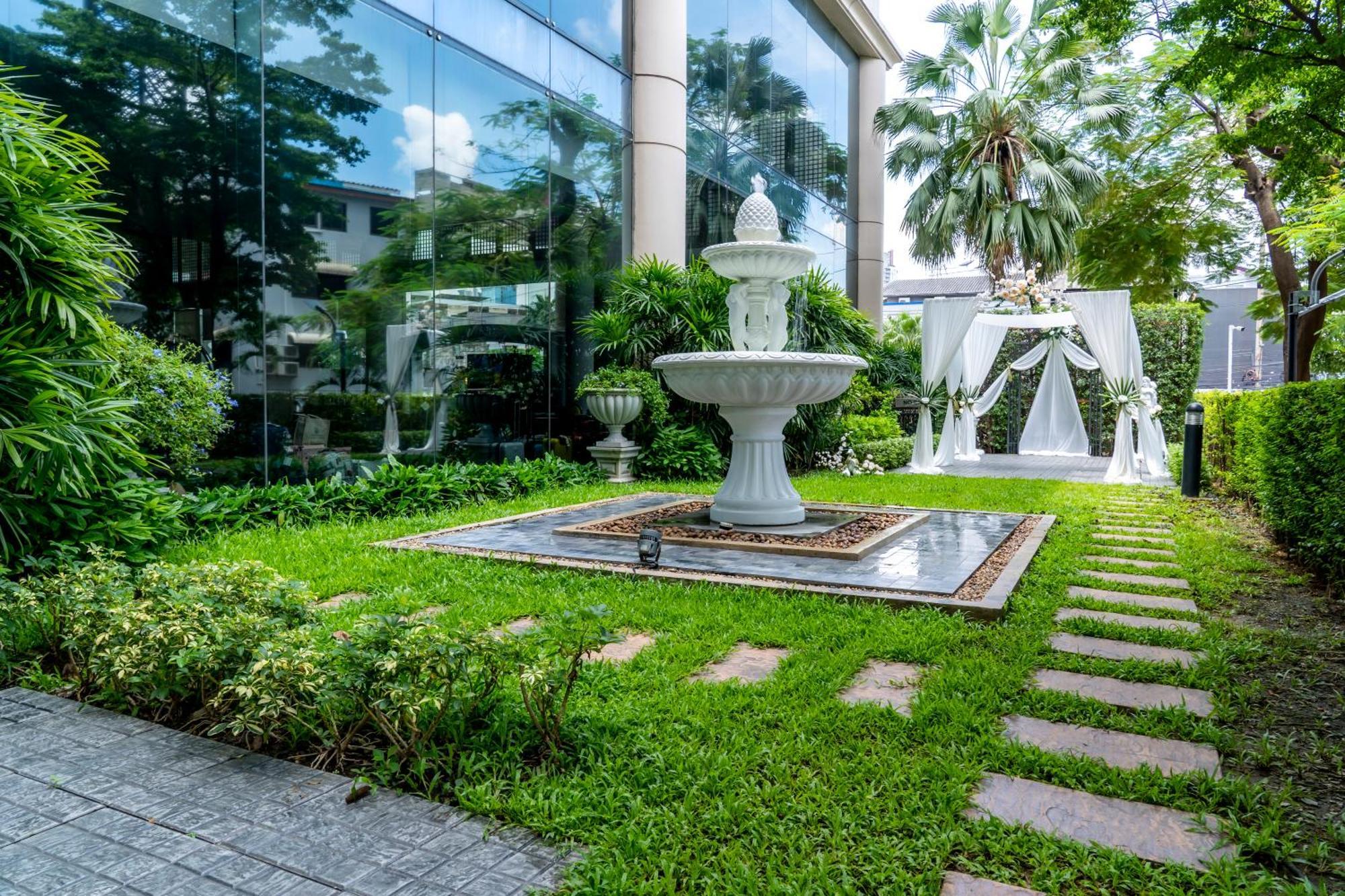 Century Park Hotell 4*