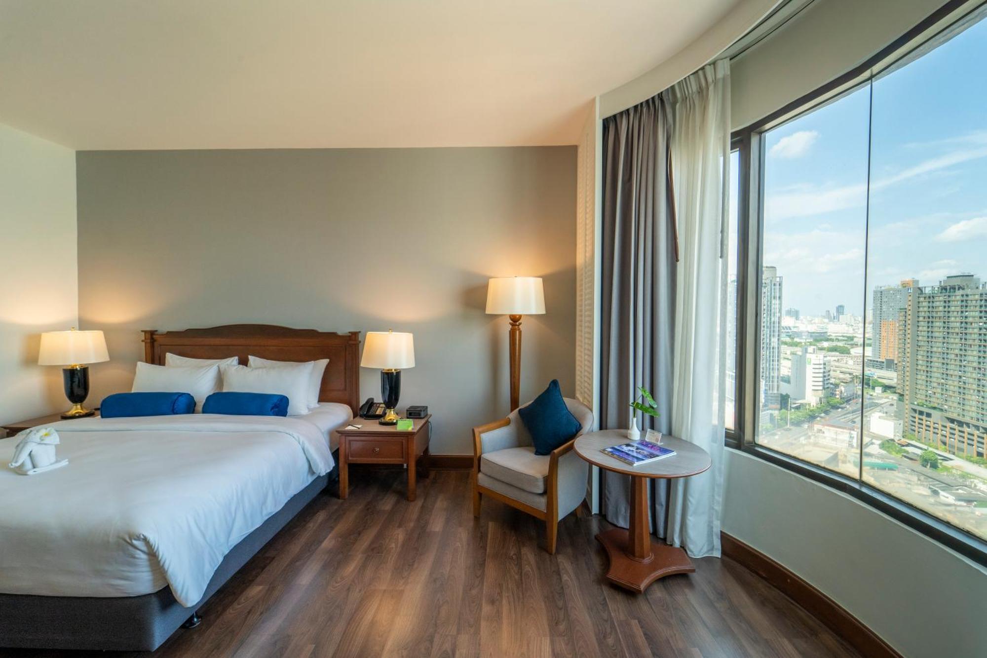 Century Park Hotell 4*