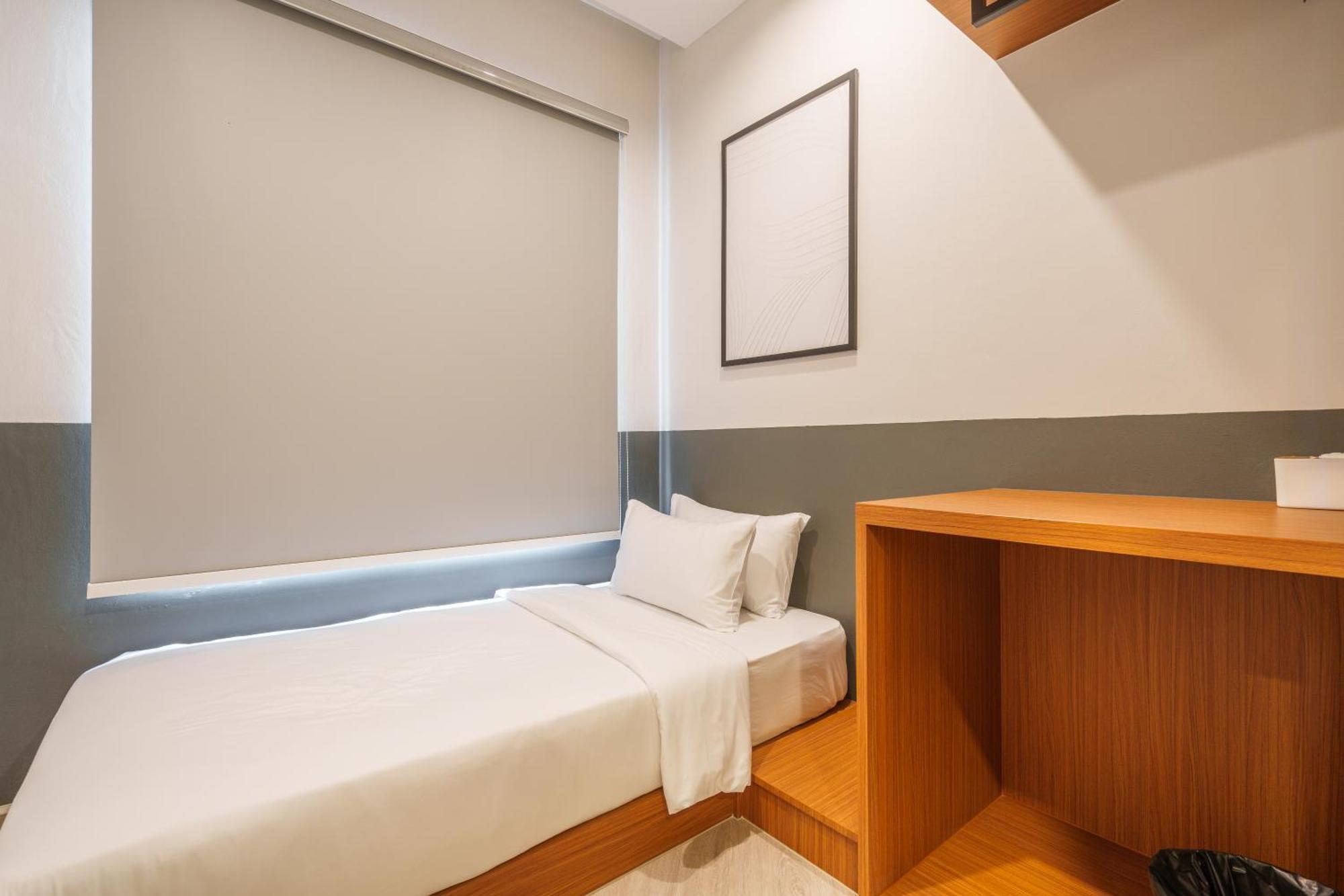 Triple Four Apartemen *