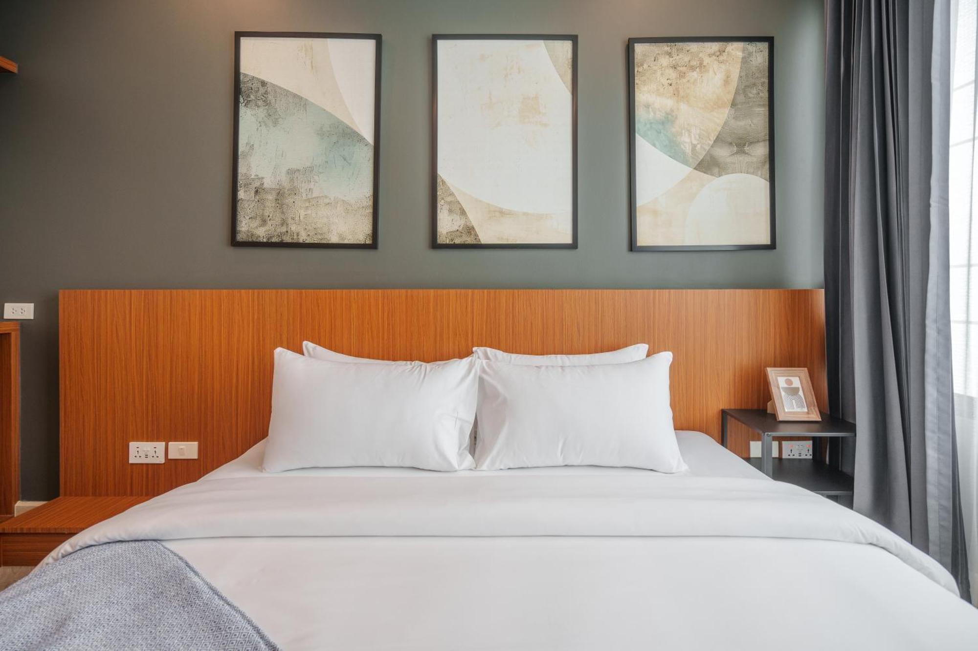Triple Four Apartemen