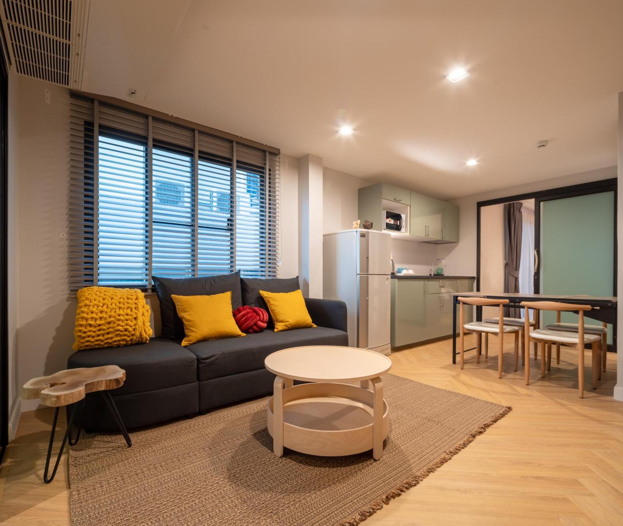Triple Four Apartemen *