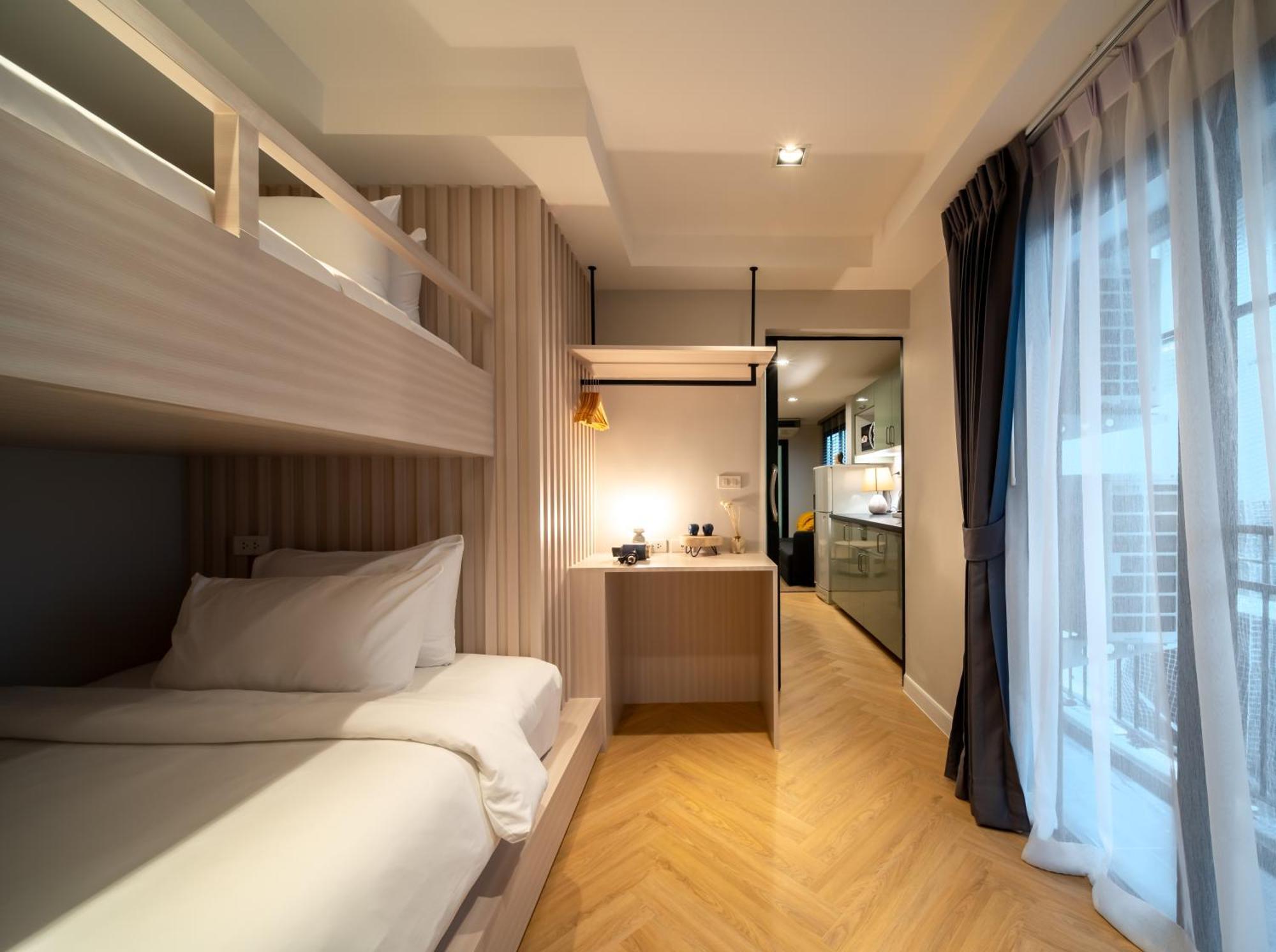 Triple Four Apartemen *