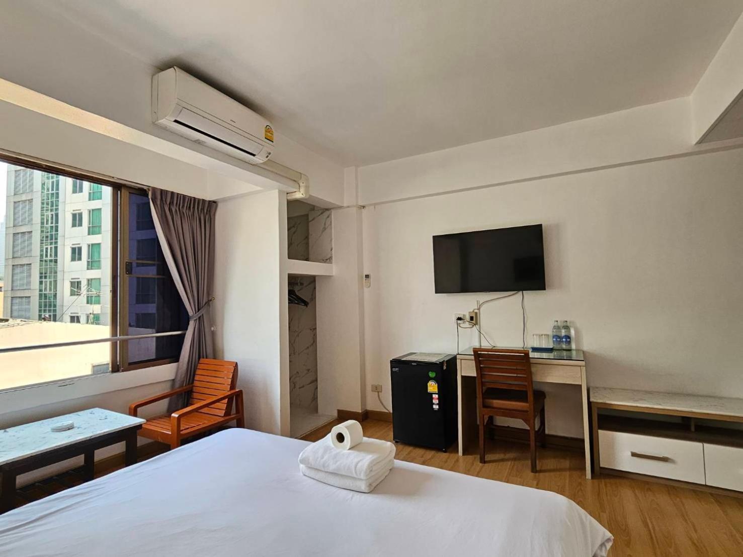Crown Bts Nana Hotell