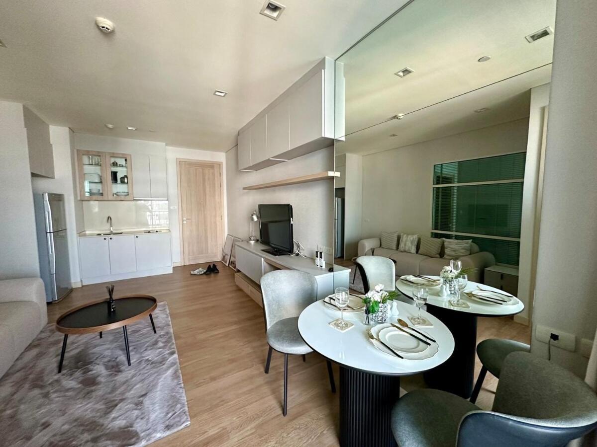 Luxury At Watthana Apartemen