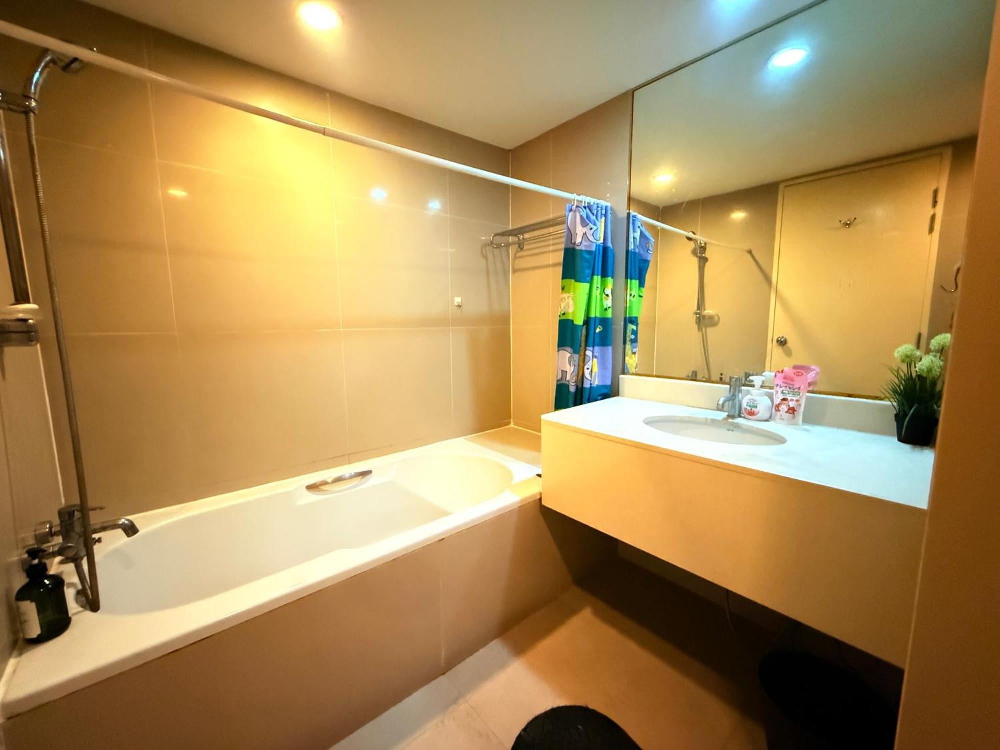 Spacious Friendly Near Bts Apartment *
