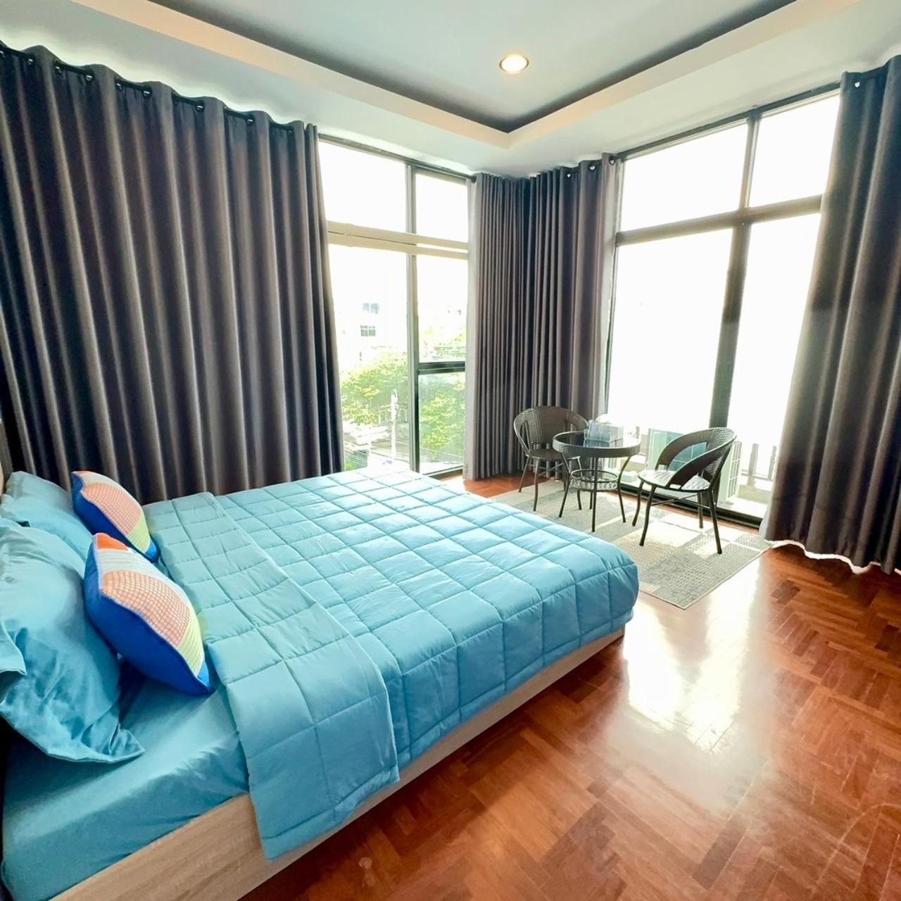 Hostal Noc House *