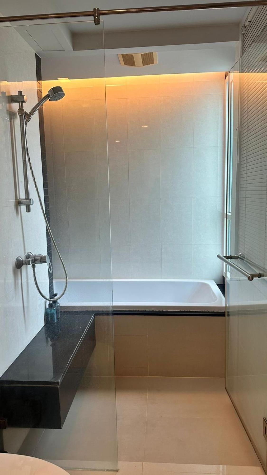 Spacious Sukhumvit Near Emquartier Apartemen