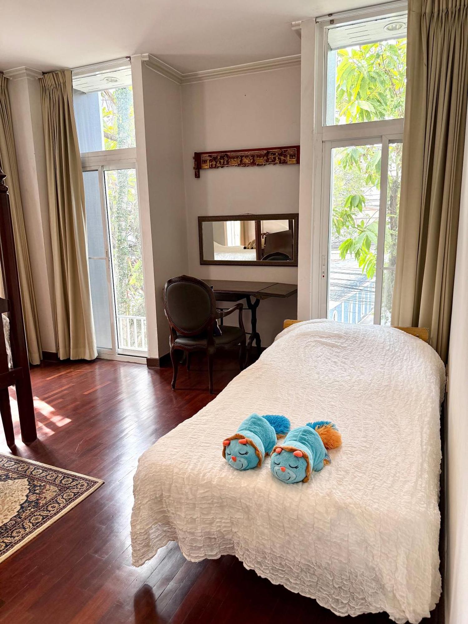 Samsen Spacious 2br Contemporary Thai Style Apartemen *