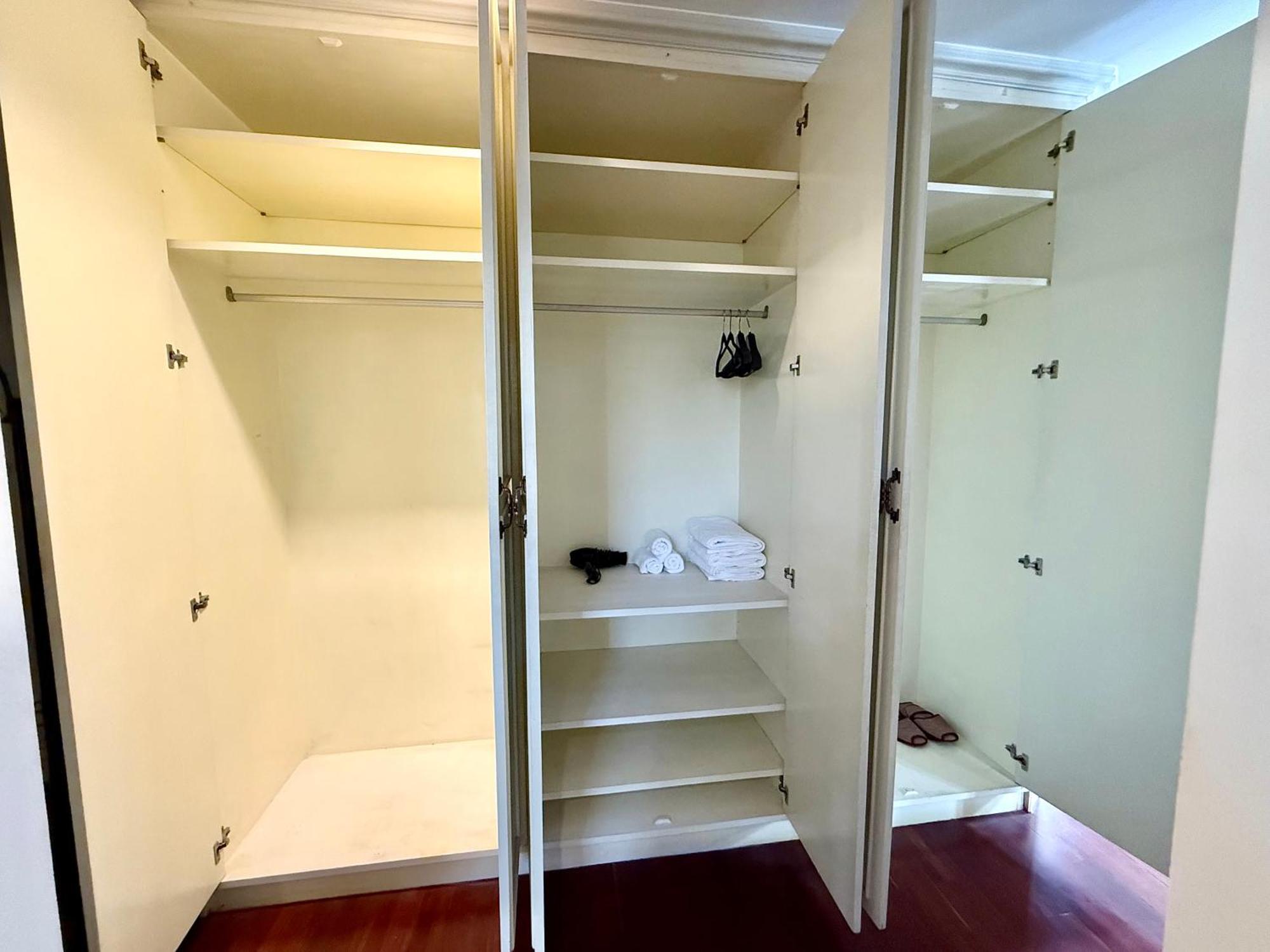 Apartemen Samsen Spacious 2br Contemporary Thai Style *