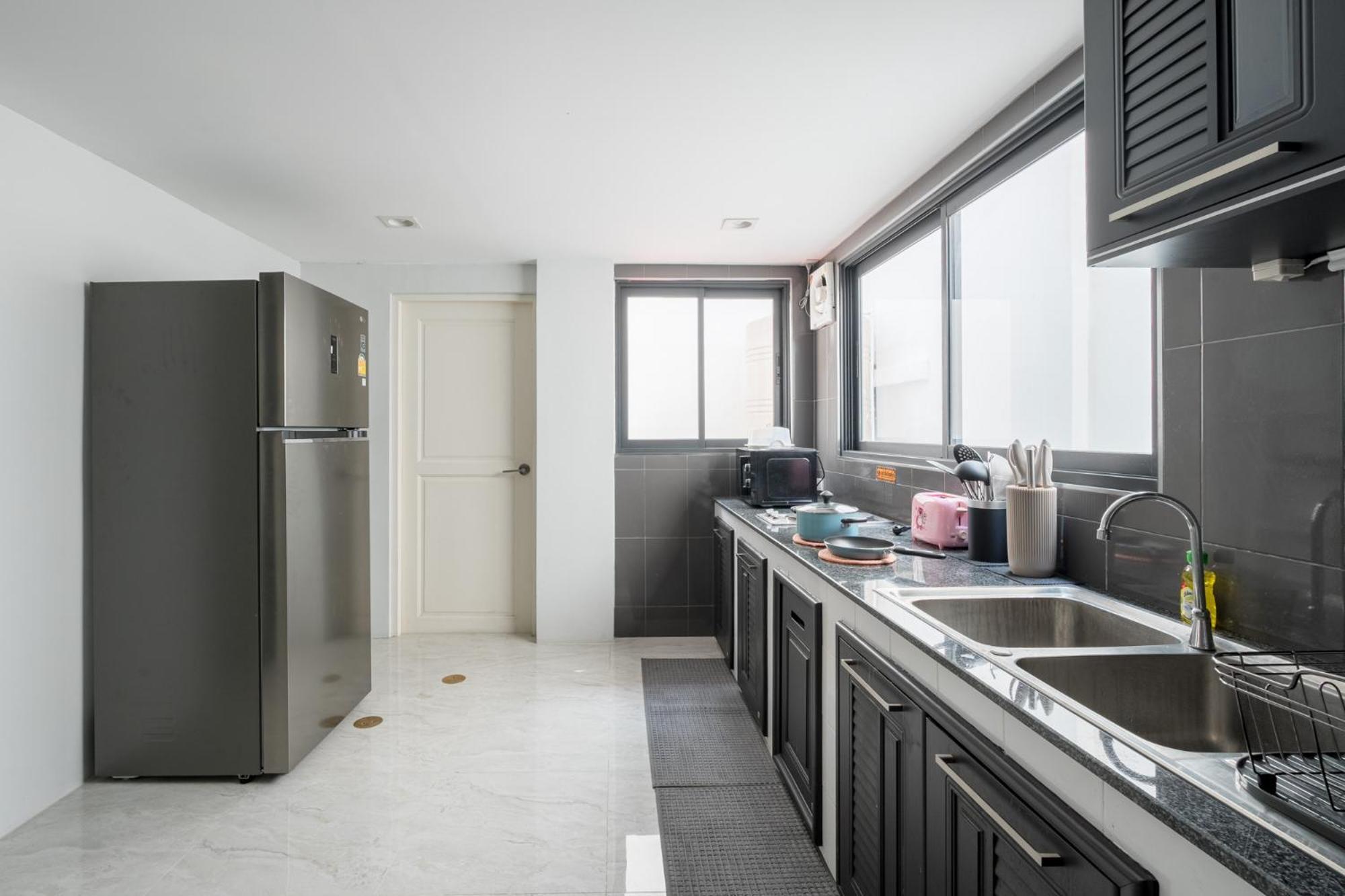 Cj Private Near Bts Thonglor Villa