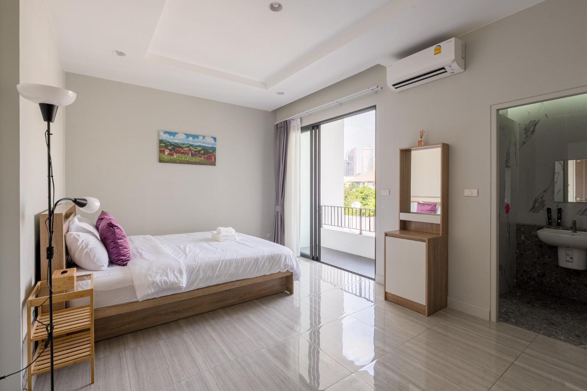 Cj Private Near Bts Thonglor Villa *
