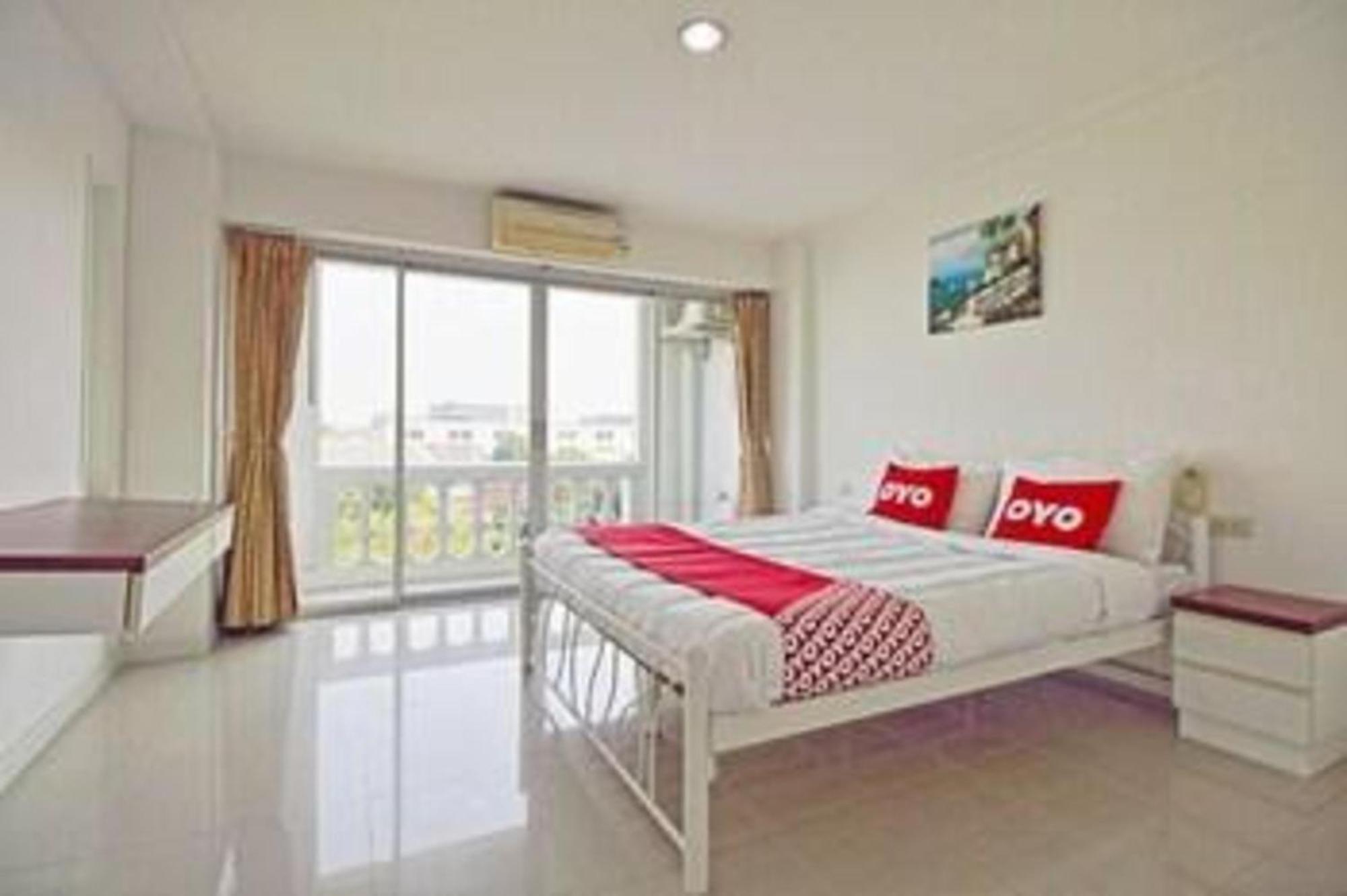 Khách sạn Super Oyo 498 Ladawan Bangkok