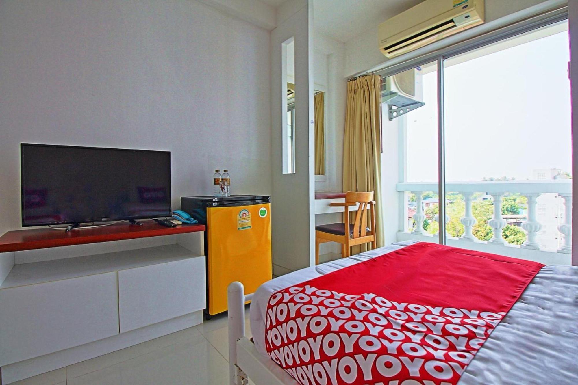 Khách sạn Super Oyo 498 Ladawan Bangkok
