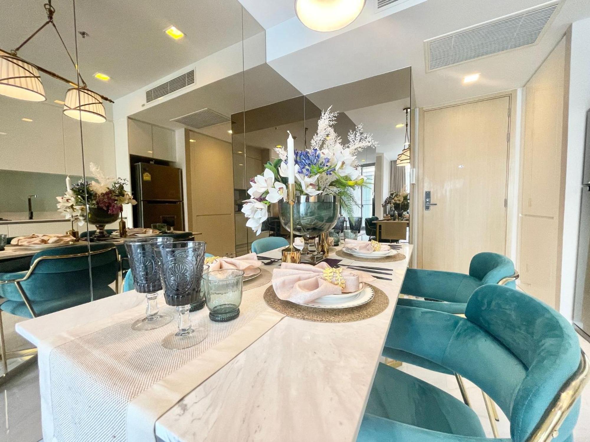Luxury Modern Location Nana Asoke 65sqm 2 Bed 2 Bathroom Sleeps 4 Bangkok