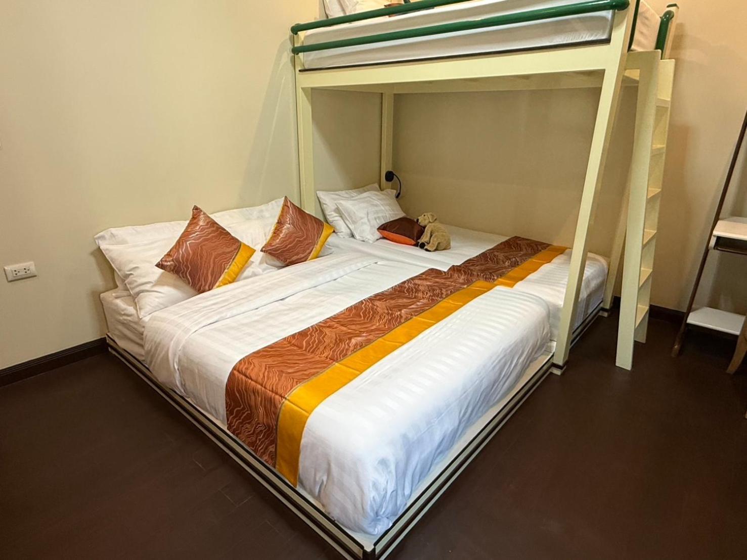Luan Heritage Surawong Bangkok