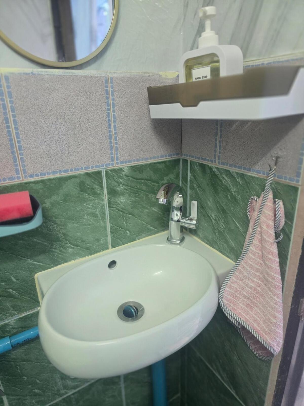 214 Lovely With Private Bathroom And Wifi Appartement