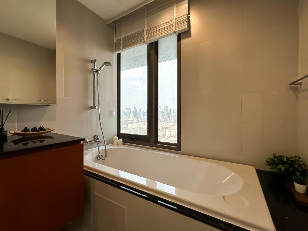 Spacious High Rise 2br - Ultra Fast Wifi - Phrom Phong Bangkok