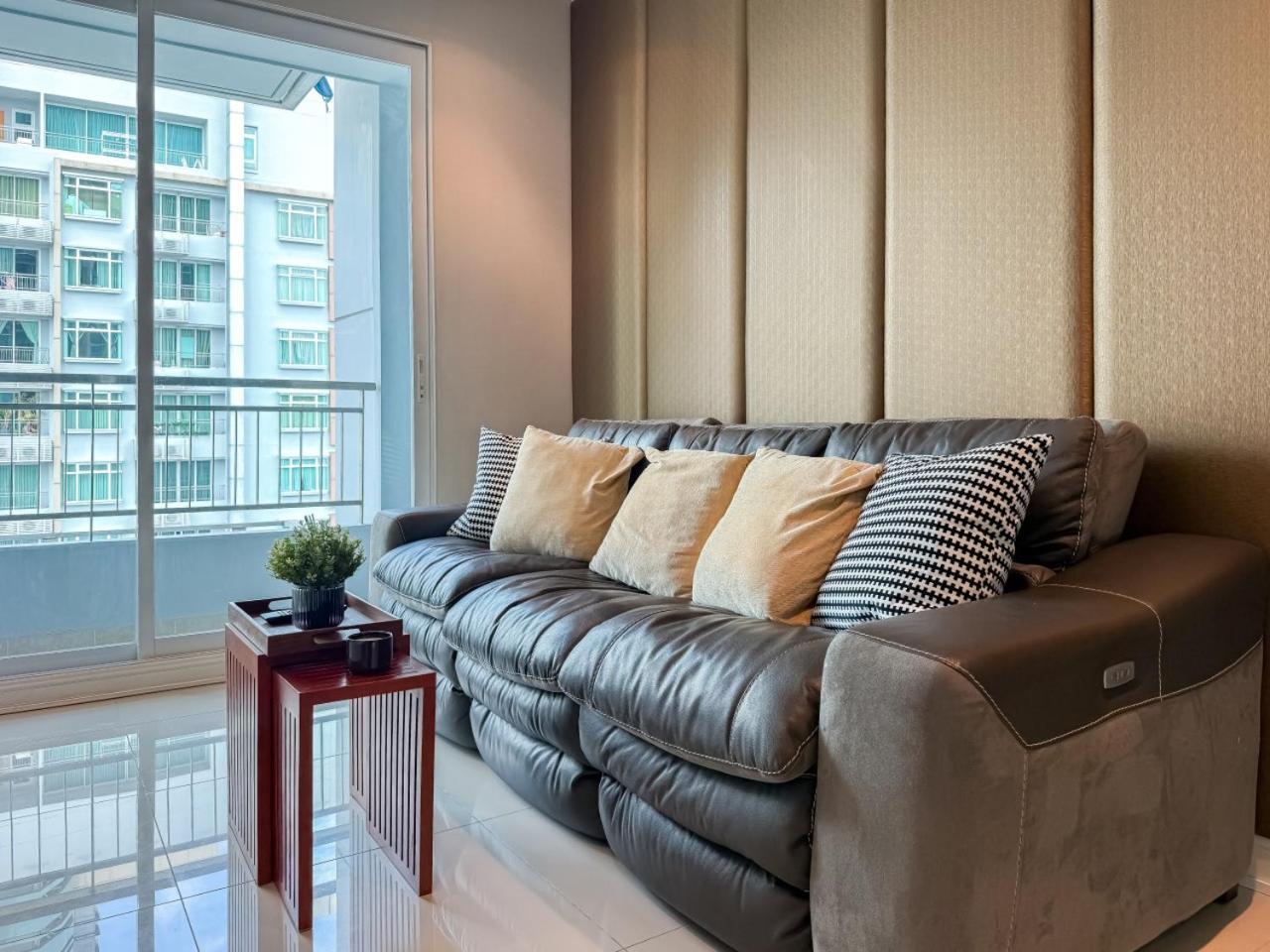 Luxurious High-rise - Ultra Fast Wifi - Mrt Petchaburi Apartment