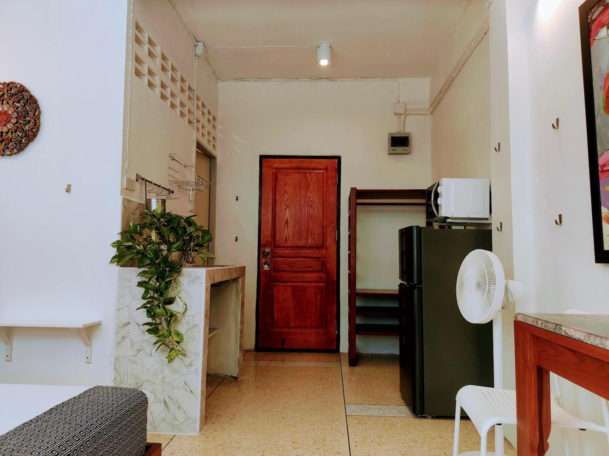 Apartamento Lumphini 5 Train Station Center Ensuite Aircon *