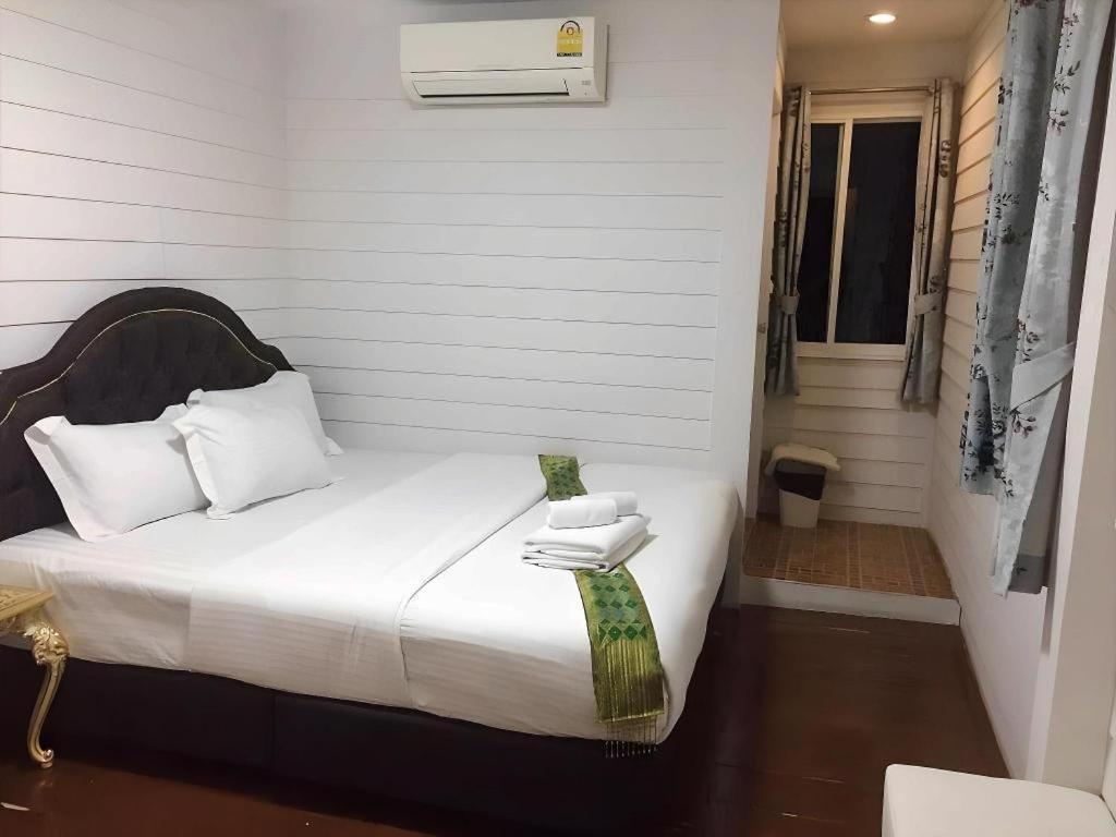 Hotel Ban Thungdang Housetel Bangkok